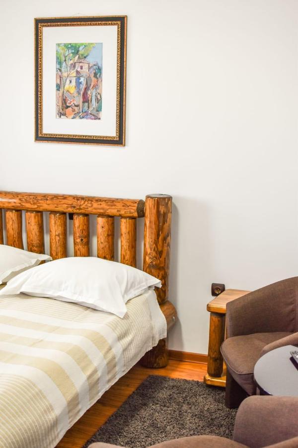 Bed and Breakfast Cazarma Cavalerilor Cimpulung Exteriér fotografie