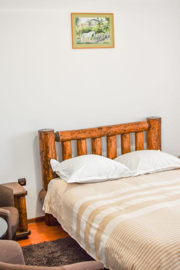 Bed and Breakfast Cazarma Cavalerilor Cimpulung Exteriér fotografie